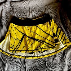 InkNburn bee skirt sz 8!